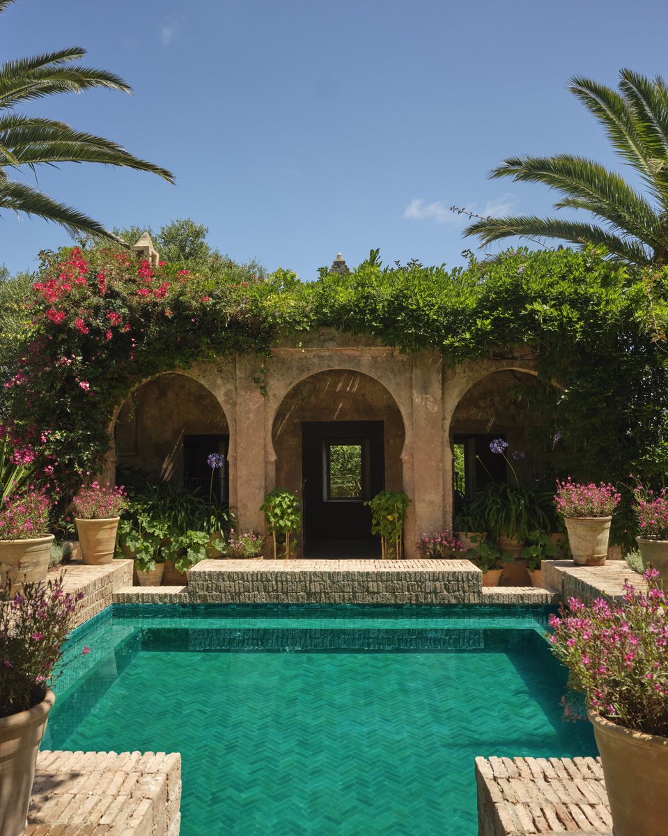 stir_world's tweet image. ibit.ly/u5-7E
#Britishdesigner @JasperConran’s Villa Mabrouka sits at the heart of Tangier’s lush green gardens with glistening views of the Strait of Gibraltar and the North Atlantic sea.#hospitalitydesign #morrocanarchitecture #africanarchitecture #architecture