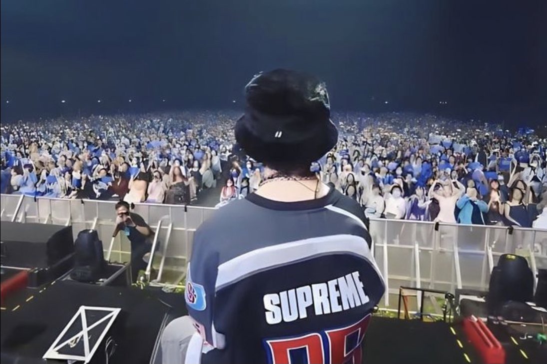 สัญญากันแล้วนะว่าจะไม่ไปไหน
เราจะซัพพอร์ตซึ่งกันและกัน
เราจะเป็นเซฟโซนให้กันและกัน
…ไปนานๆนะ💙

WE SUPPORT BUILD 
#withbuildforever
<a href="/JakeB4rever/">BIU.</a>