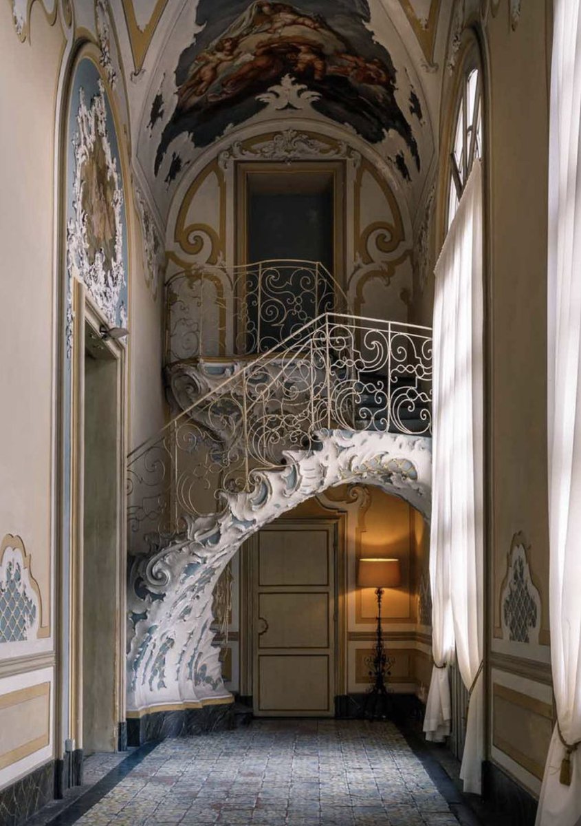 Anche io andrò a Catania tra poco //  Aspetto di visitare ‘Palazzo Biscari’ e la sua scala // Oltre a mangiare arancine. Italy. dimorestoriche ph.