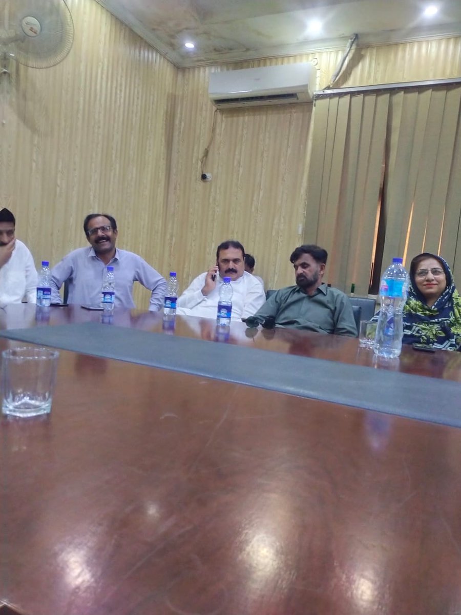VOT_official_PU's tweet photo. Their presence is a reminder that the demands being put forward are not isolated, but representative of a larger populace. Ignoring or underestimating their role would be a disservice to the aspirations of the people. 
#نوٹیفیکیشن_جاری_کرو https://t.co/iJcIGewwWb