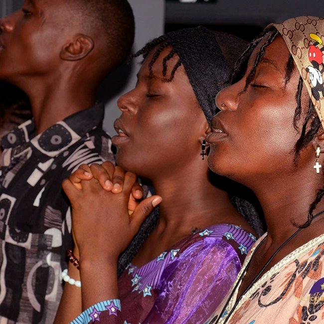 ecclesiaembassy's tweet photo. We are a people blessed by God and so we in turn lift up our hearts to bless His holy name.

#Ecclesiaembassy #Ecclesiaonline #Seasonofprayer https://t.co/B6BO7pdZx2