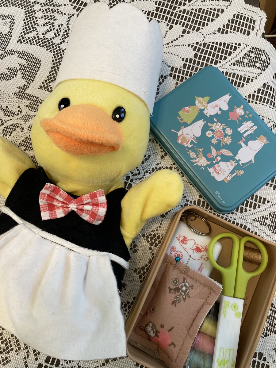 brat_clown_dada's tweet photo. #pappet #clown #パペット #クラウン
明日はパン屋さんで働きます。久しぶりにコックさん姿になったアヒルくん。 https://t.co/lka8vHZ40t