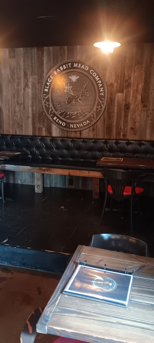 ST_POLLYANNA's tweet photo. Went to Black Rabbit Meadery to hear Celtic music. Sang some songs, too. π΅ When Jone's ale was new, boys π΅. Had fun! #Artown https://t.co/YGRU2kMa3p