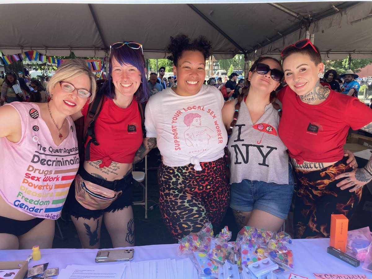 That’s a wrap! Thank you to everyone who came out to celebrate with us ❤️

<a href="/ElleStanger/">Elle Stanger, CSE (she/they)</a> <a href="/vonbettie/">Valentine | Touring - NYC Apr 14-21 / Balt 22-25</a> @HachiRokuWaifu @Naked_Therapist