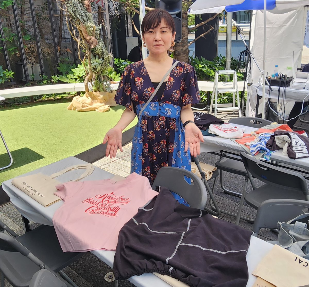 tokyo_ethical's tweet photo. 【INSPIRE TOKYO with TOKYOエシカルマルシェ】
11時からタキヒヨー㈱によるワークショップが始まります❗️
そのままでは捨てられてしまう衣類を使って、自分だけのエコバッグを作りませんか♪
12時頃まで随時参加可能です💡
#エシカル #渋谷キャスト #インスパイアトーキョー https://t.co/cYScilNpnx