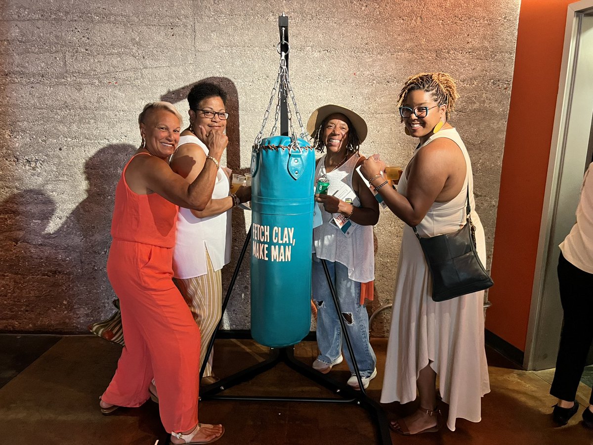 zahranealy's tweet photo. What an incredible performance by everyone in the closing day of #FetchClayMakeMan at @ctgla feat. @ray8fisher and directed by @msdebbieallen Supporting the arts is more important now more than ever. π https://t.co/WC2CIeq5Ta