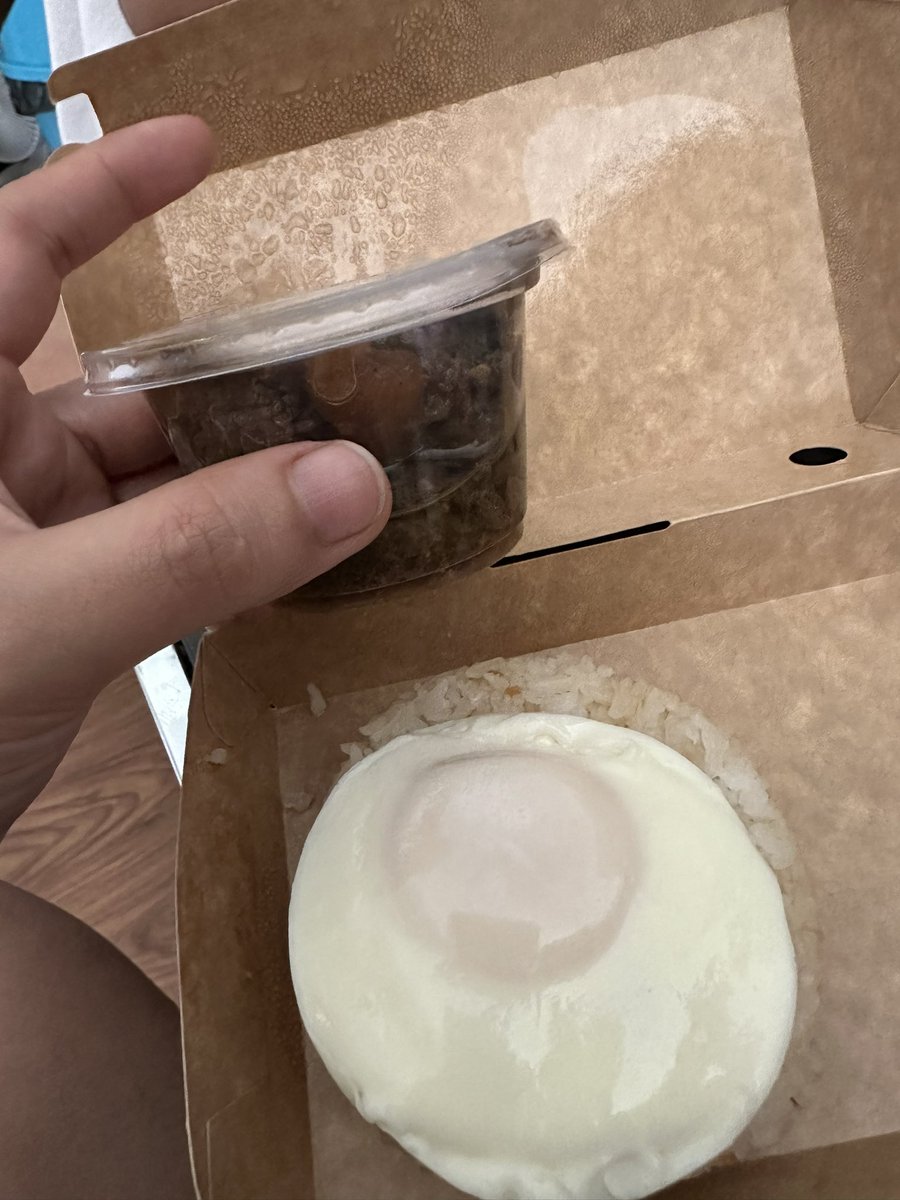 DeGuzmanRA's tweet photo. Jollibee going downhill https://t.co/EX0yNCiYm0