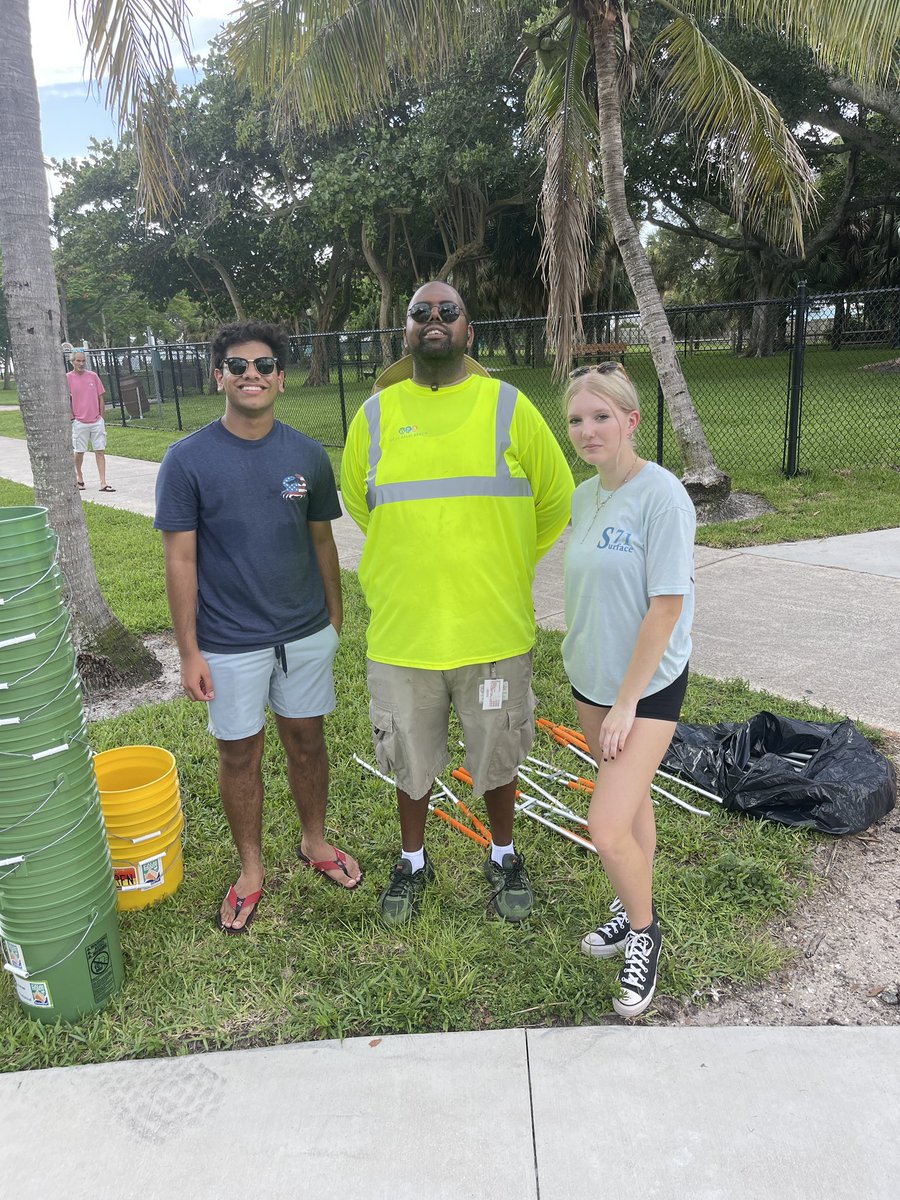 Surface71wpb's tweet photo. 95 lbs of trash. Thanks for coming out! #thinkbluegogreen #northwoodharbor #neighborhoodcleanup #volunteer https://t.co/3G4AO8HAUs