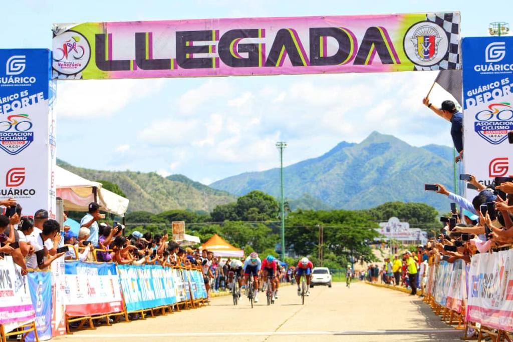 Durante cinco días la capital guariqueña fue sede del Campeonato Nacional de Ciclismo 💯🚲

Felicito a todos los atletas que participaron y a los clubes de los distintos estados que resultaron ganadores en las distintas categorías 🥇🥈🥉