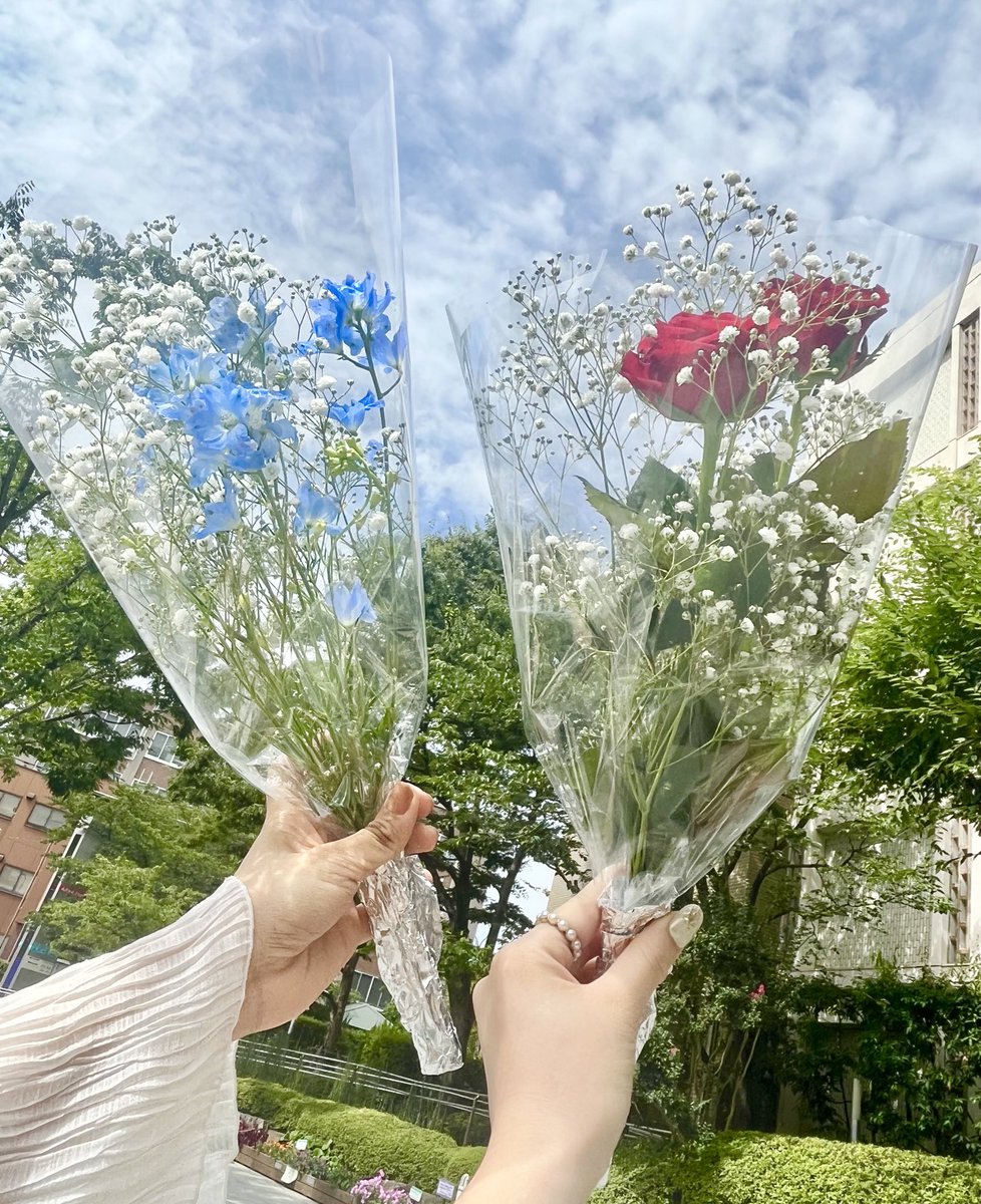 royal_flower_'s tweet photo. 同じ病院で産まれたこと。幼稚園で出会ったこと。ジャニーズ事務所に入ったこと。同じグループになったこと。デビューしたこと。ずっと変わらない幼なじみという関係。そんな素敵な関係の2人をこれからもささやかながら見守っていきたいのです。出会ってくれてありがとう！！

#ゆり組真ん中バースデー https://t.co/cQFtKx3h1Y