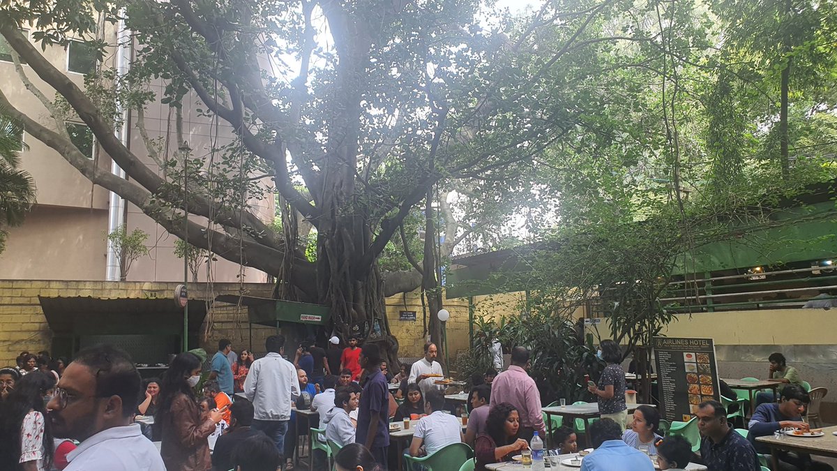 SneRaghu's tweet image. One year ago, on this day 😍

Airlines, one of the oldest drive in restaurants. Always a pleasure to visit this place. Their jumbo size filter coffee is ❤️

Food is normal, but the place gives the old Bangalore vibe. Surrounded by big banyan trees 😊

#Airlines #LavelleRoad