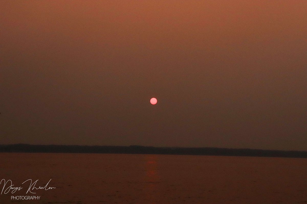 denysk02's tweet photo. A few more pictures from this evening’s smoky sunset. These are edited with retro filters, kinda cool. 

#PAwx #smoke #photography #canonphotography #wildfiresmoke #pennsylvania #pymatuning https://t.co/H9B2ZICNKP