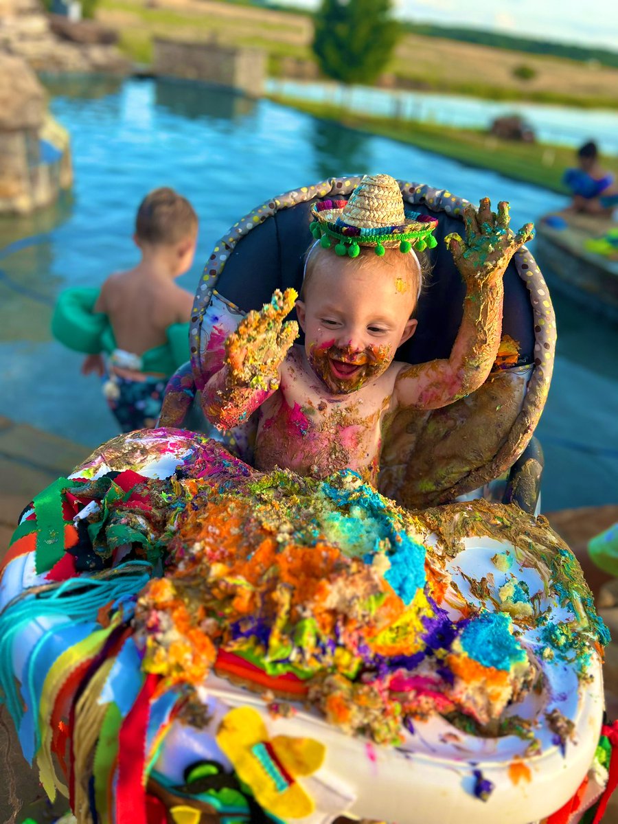 yost_farms's tweet photo. Little man’s birthday ended in smiles #briggs #fiestastyle #yostfamily lin https://t.co/xBKstS5x4w