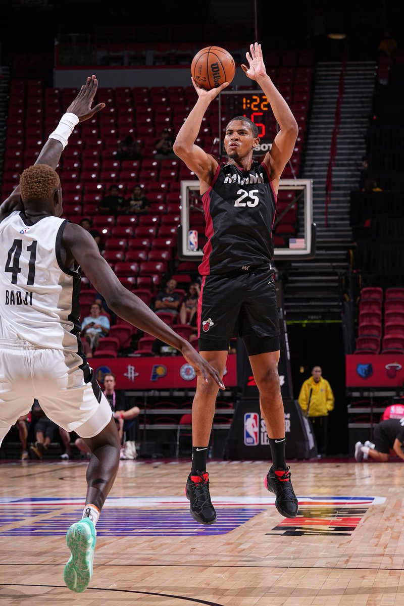 #HEATSummer final - Miami 104, Portland 78 🔥 Robinson: 27pts (10/15 FGM), 9rebs, 6asts & 3stls 🔥 Smith: 16pts, 4rebs, 4asts & 3stls 🔥 Cain: 15pts 🔥 Williams: 14pts, 4rebs & 4asts 🔥 Audige: 10pts & 4stls