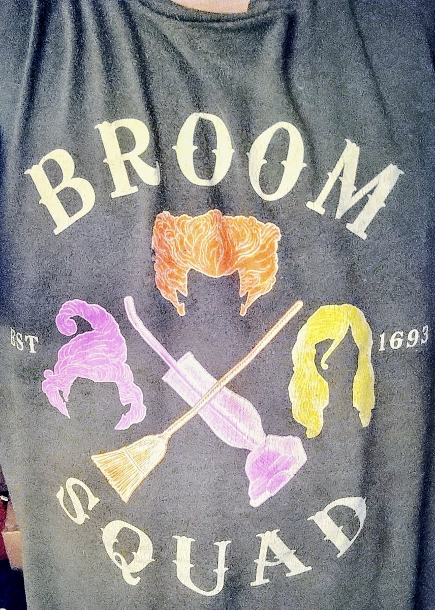 staytoonedfolks's tweet photo. Wearing my #SandersonSisters Broom Squad shirt from @booksamillion, to celebrate the 30th Anniversary of @HocusPocusMovie.
@BetteMidler
@SJP
@kathynajimy
@actordougjones
@JasonMarsden
@SeanHMurray
@VinessaShaw
@LarryBagby
@tobiasjelinek
@Michael_McGrady
#HocusPocus #HocusPocus30 https://t.co/N8ObNFhiVJ