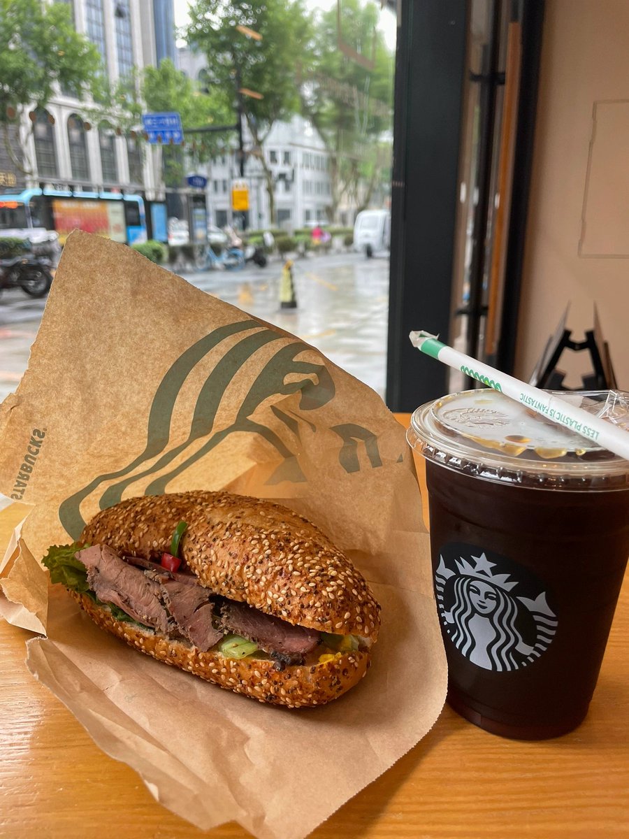 朝食でエネルギーを補給すると、あなたはリフレッシュして元気になります。