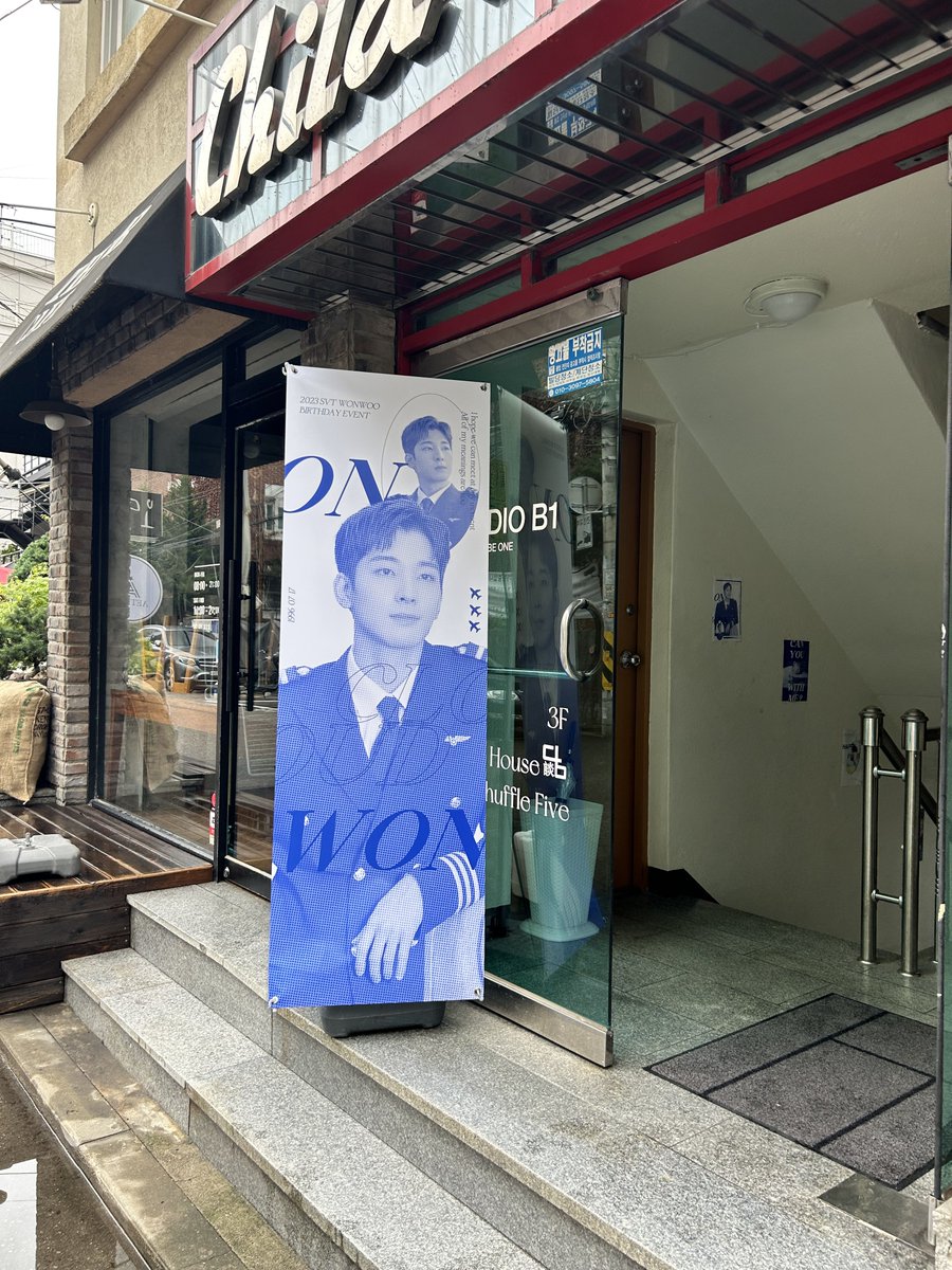ur_5umm3r's tweet photo. #BE_ON_CLOUD_WON 
#꿈을_향한_원우의_비상
 
여행을 좋아하기도 하고, 제복 원우라는 말에 한 걸음에 달려갔습니다〰️ 디피도, 카페 전체도 공항 분위기가 나서 너무 신기했어요! 특전도 취향 저격이었답니다 (🥹) https://t.co/1cdrVwO2sb