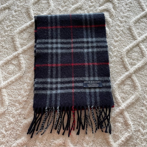 AmyFull44062079's tweet photo. So good I had to share! Check out all the items I'm loving on @Poshmarkapp #poshmark #fashion #style #shopmycloset #burberry: https://t.co/pg6iLzyiX9 https://t.co/F5s0OTIc6I