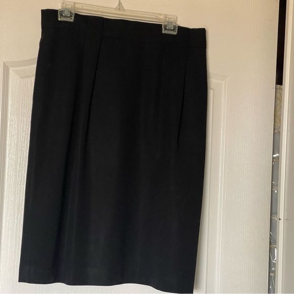 So good I had to share! Check out all the items I'm loving on <a href="/Poshmarkapp/">Poshmark</a> from <a href="/Chrissy18653586/">Christina Ramos</a> #poshmark #fashion #style #shopmycloset #xscape #ellentracy #jonesnewyork: posh.mk/YGGfjMBPuBb