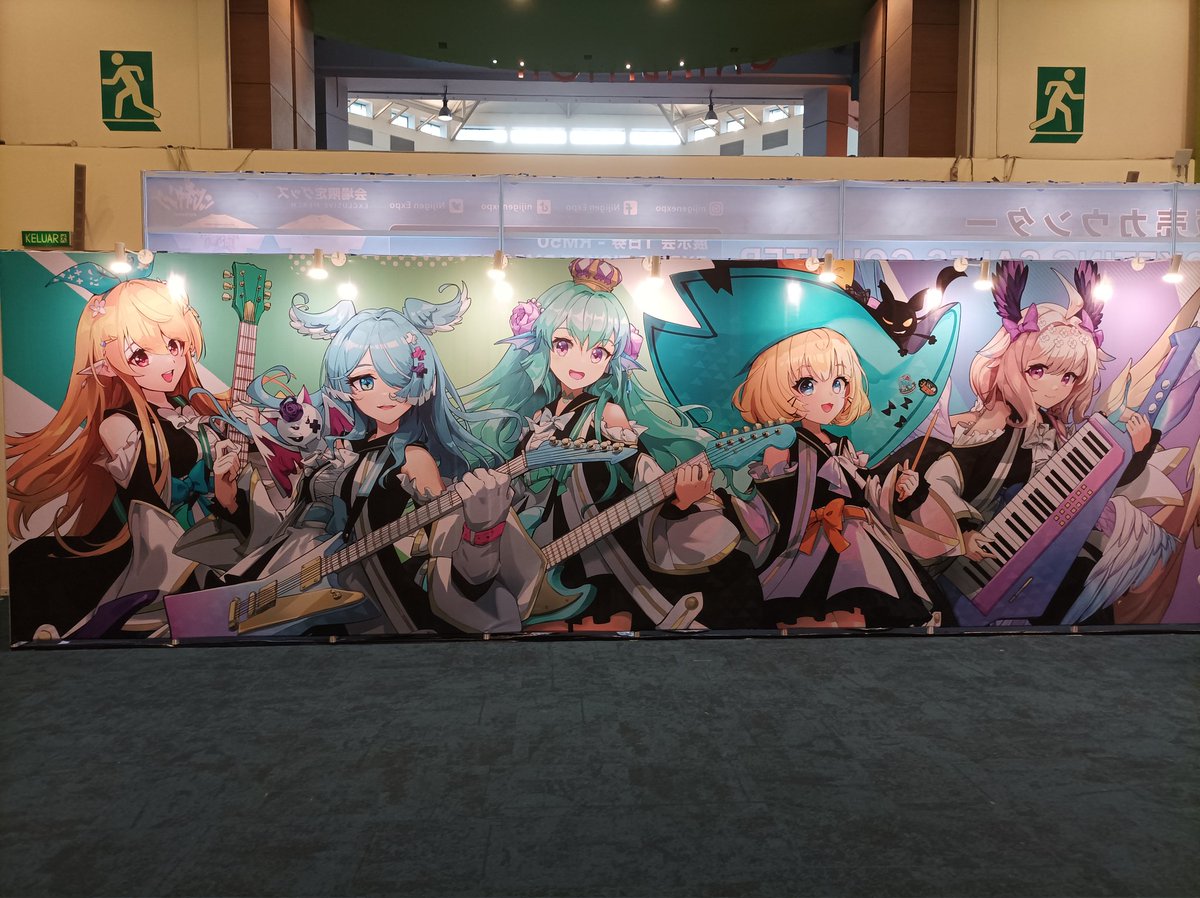 shiguree47's tweet photo. I'm late again but it was an amazing first concert experience for me! Shoutout to @mataharigoreng for prepping us for the taiga chant XD
#NijigenExpo2023 #NijiGeneration
This will be a bit of a thread since I cant post too many pics in one post https://t.co/G6w0o2Aa76