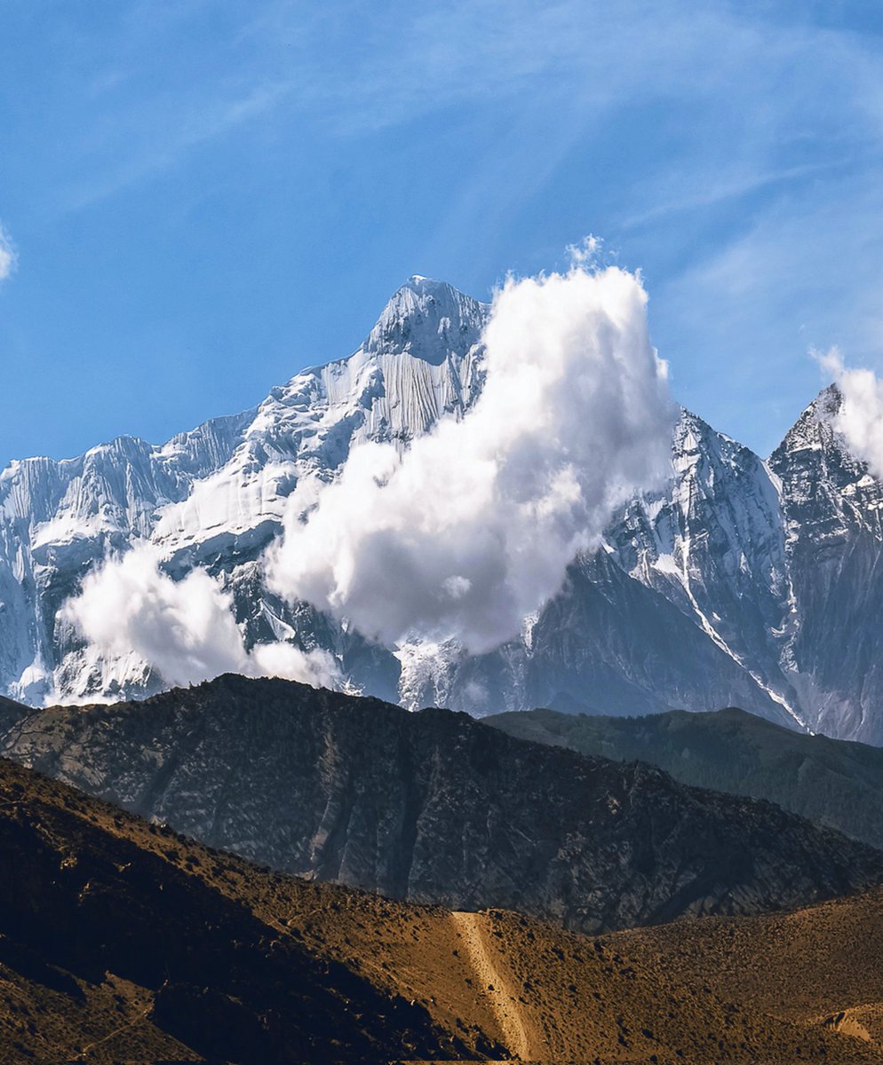 Faraz__Iqbal's tweet photo. The mountain so bright and somber,
Shining in far-reaching splendor,
The sun lighting it with rare beauty printed,
Fairer than artist's canvas tinted.
#poem #poetry #WritingCommunity #amwriting #AUTHORS #sundayvibes #WizkidAt33 #nature #PhotoClub2 #JungKook #NaijaSuper8 #vss365 https://t.co/0GTVTUpXWb