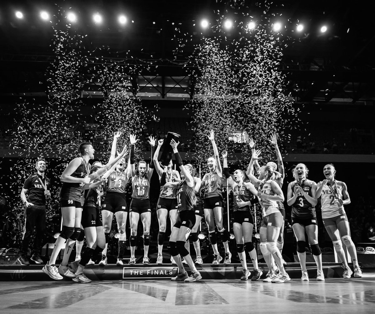 🏆 And this moment >>>>>