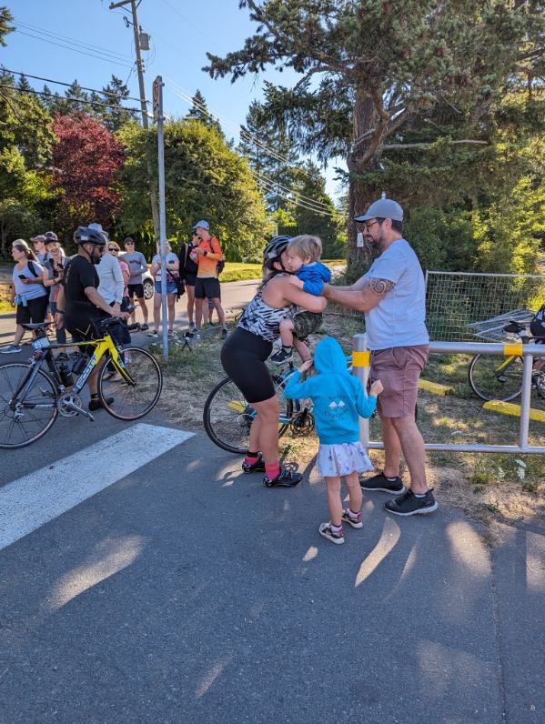 katiederosayyj's tweet photo. Had the best cheering section for my sprint triathlon this morning (my third tri, my second since having kids). Feeling proud and exhausted. Now the bike training shifts from speed to endurance ahead of the  @TourdeCureBC in August. https://t.co/YU8A48X8SS