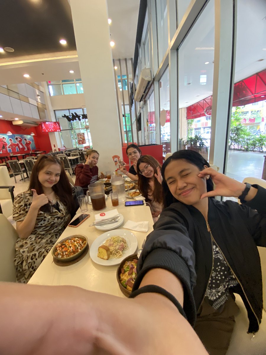 beyrista_'s tweet image. lunch dates ytd 💙

@Ieesngyeon @bbqllects @changsikminjae_ @breadednini @mangoandcereals @fordeoboyz @bestboyjacob @joahaejacob