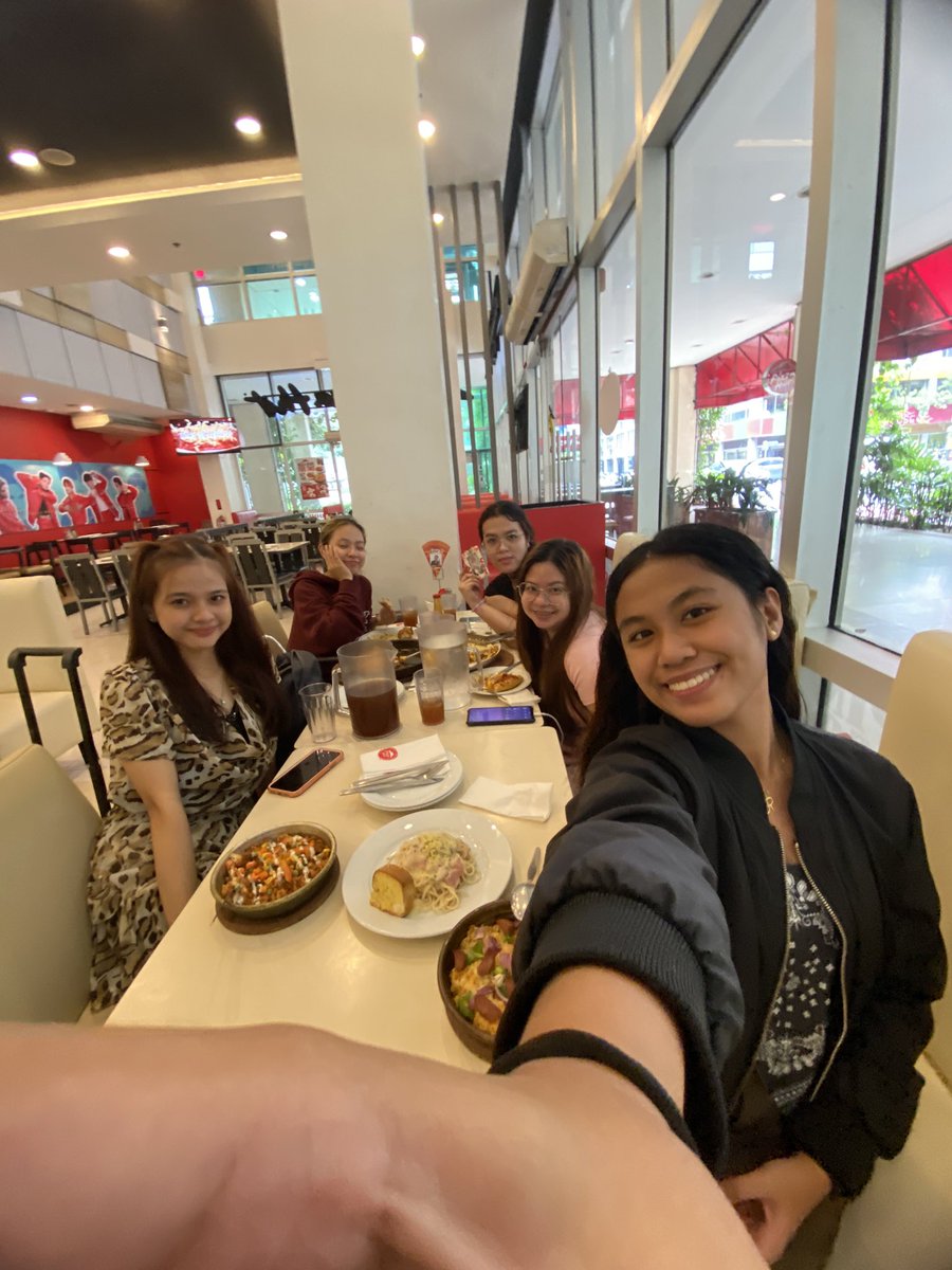 beyrista_'s tweet image. lunch dates ytd 💙

@Ieesngyeon @bbqllects @changsikminjae_ @breadednini @mangoandcereals @fordeoboyz @bestboyjacob @joahaejacob