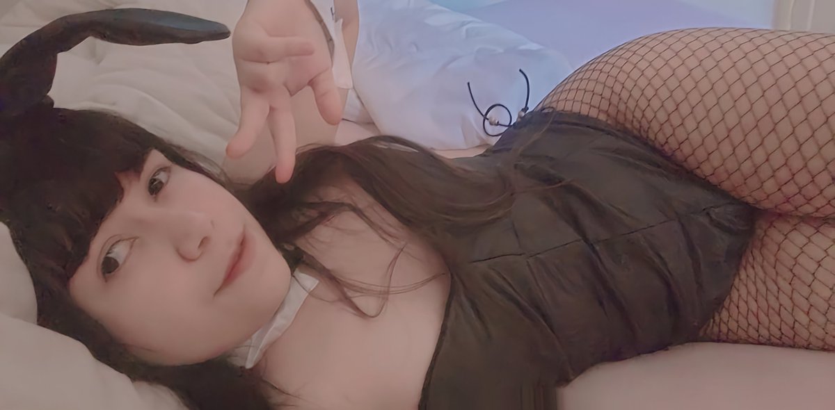 hanaxlily's tweet photo. Just chilling  ~ https://t.co/MxOEbpiT3w