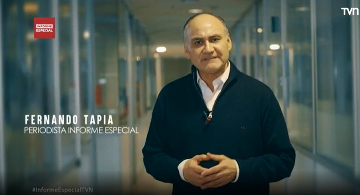 24HorasTVN's tweet photo. @tvnplay 🟥 Ahora, antecedentes exclusivos con el exfiscal Carlos Gajardo, quien asumió las primeras diligencias del Caso Jadue. “El cartel del gol”  en #InformeEspecialTVN

🖥 @tvnplay ➡️ https://t.co/zQyCTBDD87

📡 Señal en vivo ➡️ https://t.co/xb6HtCNDty https://t.co/EwLEuldfpj
