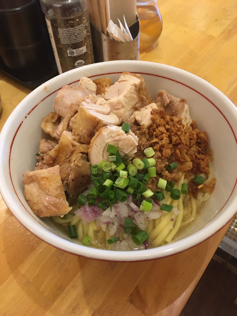 まぜそばラリアット肉増し@タマネギヘッドバッド in 要町
ウマい！
タマネギの風味と甘み、肉の塊ゴロゴロがイイ！
タマネギスープが付きます。
券売機にはないが100円でライスを頼める、これを残ったタレに絡めていただく、ウマい！
#ラーメン #Ramen #昼ごはん #OnionRamen #tokyoeats