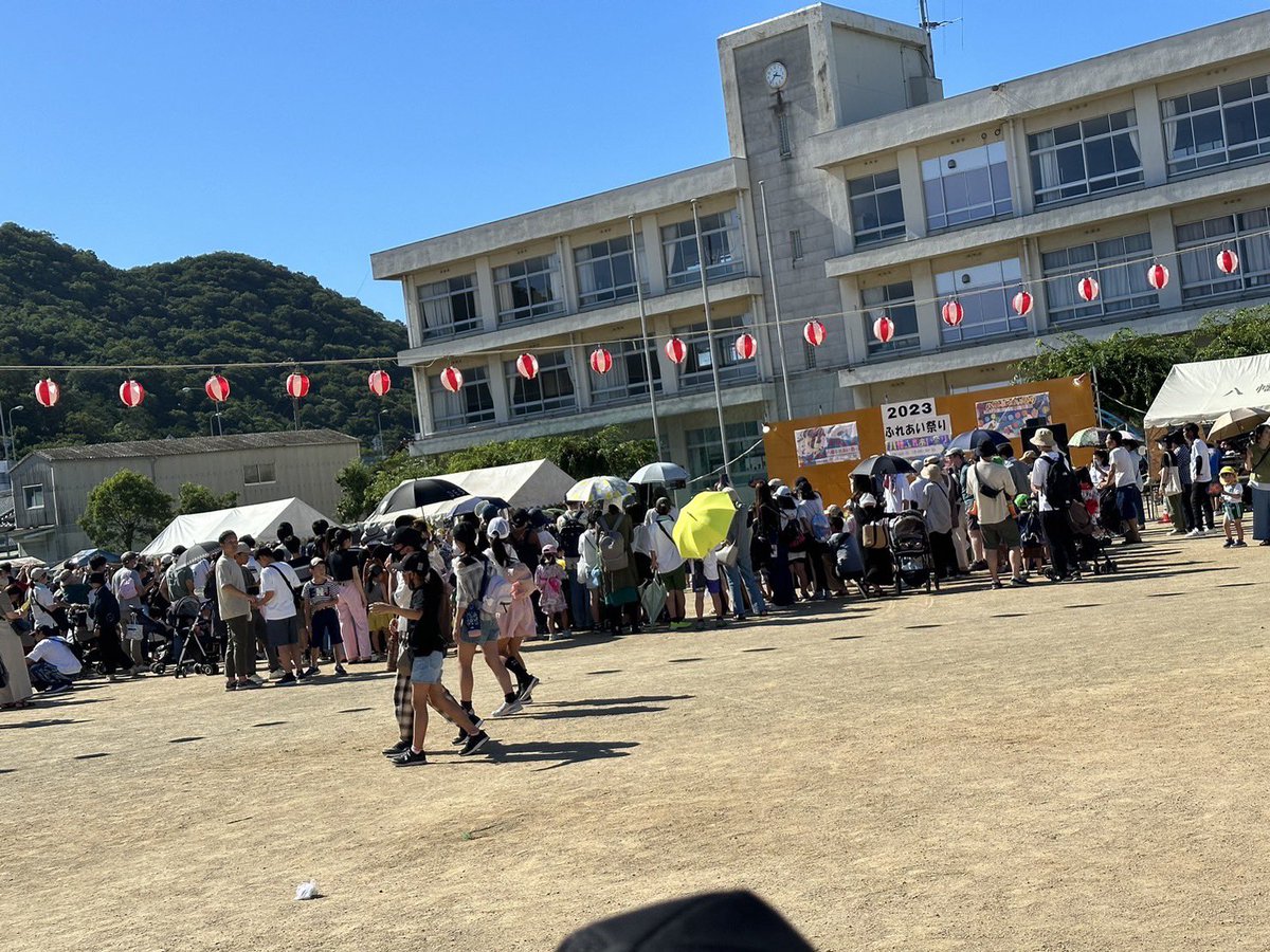 nanbakogyo's tweet photo. 地元の小学校で毎年協賛させてもらってる #ふれあい祭り がありました！
朝からステージと櫓を設置！毎年天候不良や台風で小規模開催となってましたが、今年は無事花火も上がり大成功でした✨
夏が��た！って感じですね！
#難波工業 #姫路市 #兵庫県 #花火 #ふれあい祭り https://t.co/vA4s6DycfM
