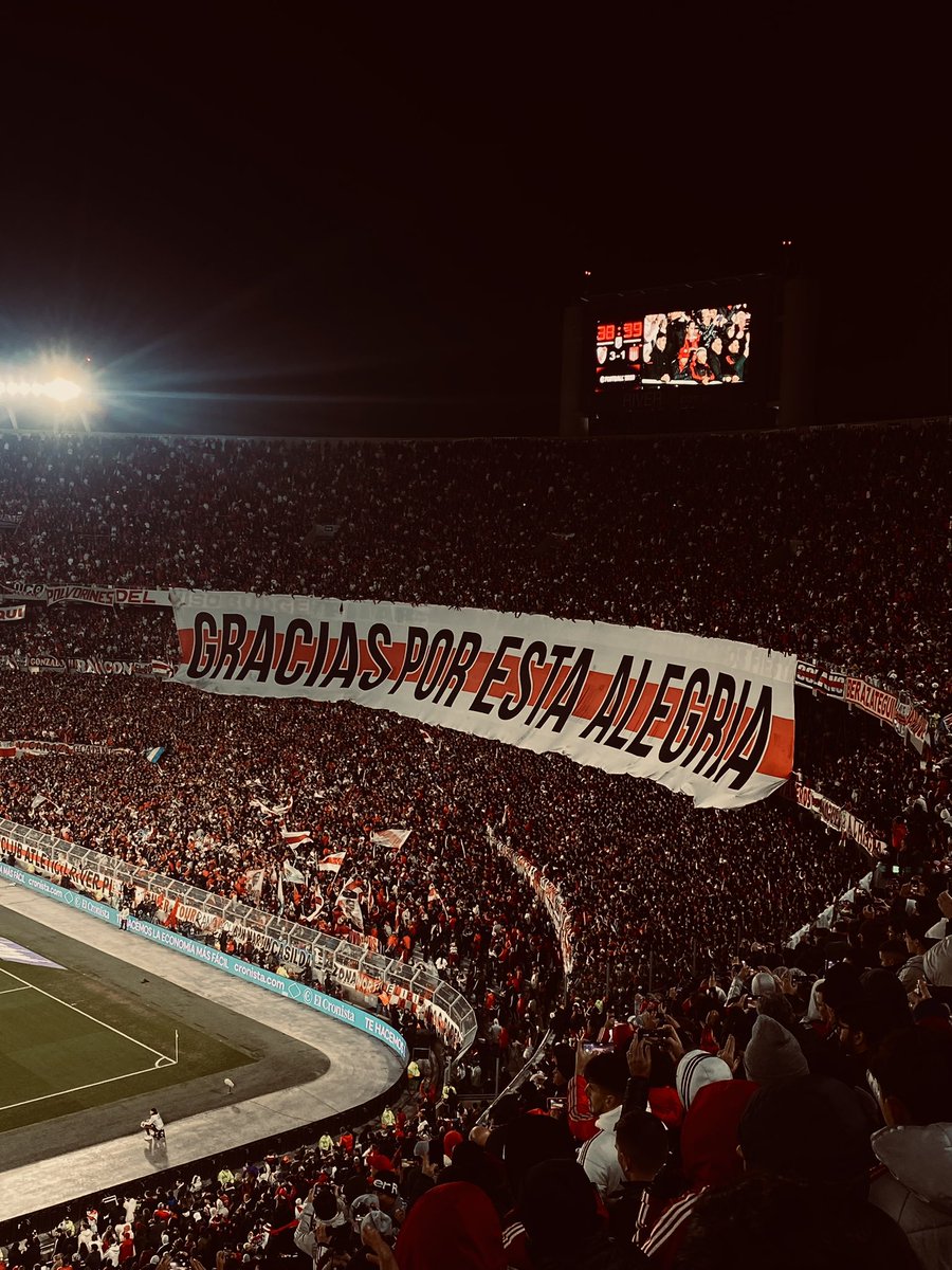 nachorolon17's tweet photo. Si si señores 🐔🏆 https://t.co/C3IR3pdinA