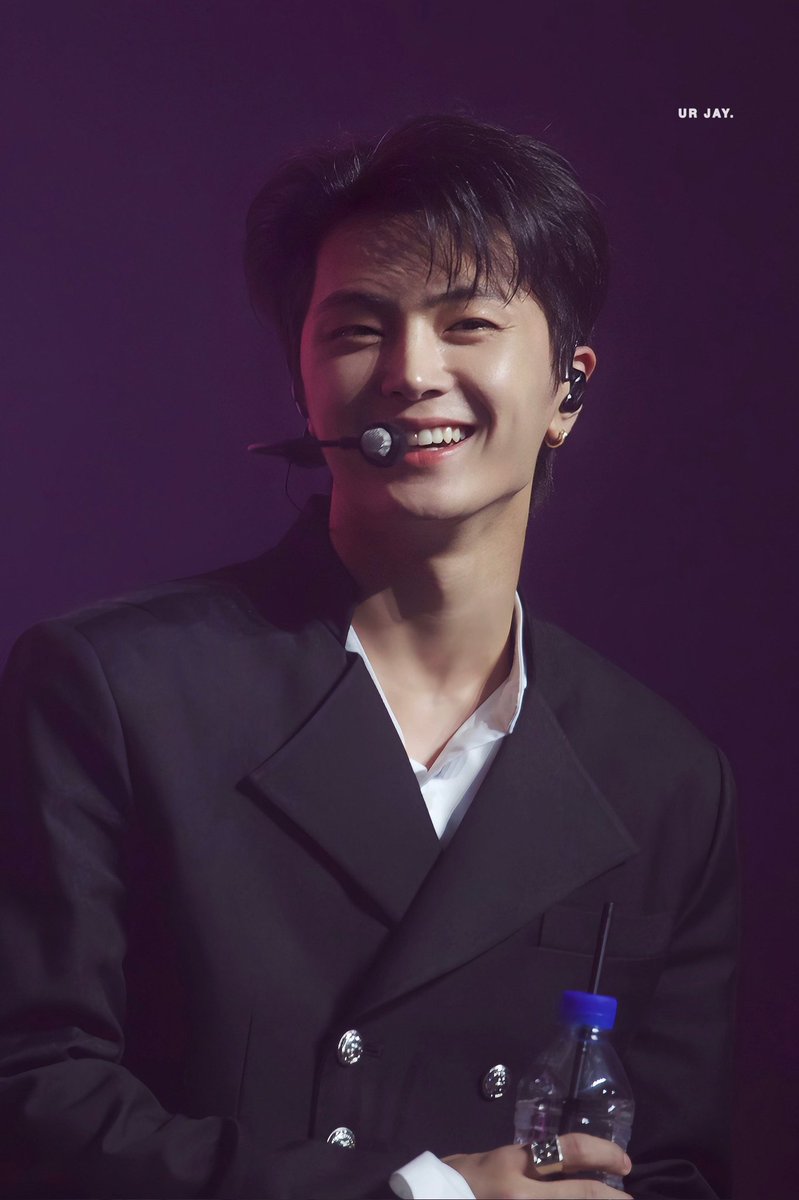 zahraa tweet media