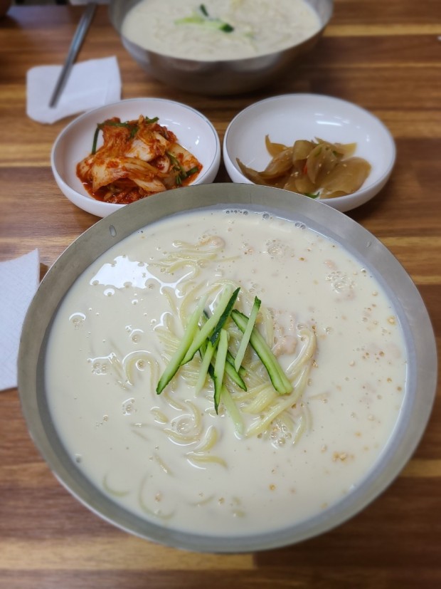 nell56305630's tweet photo. 日本にもコングクスはありますか? ここに砂糖をかけて食べたり、塩を入れたりします。
塩の方がおいしいです!
#hive-161179 #wormhole3 #iweb3 #zzan #japanese #krsuccess
#aaa #steem #dailylife #sct #dblog #actnearn #steemexclusive
#club100 #steemlink #club5050 https://t.co/O8SpOpRbl2