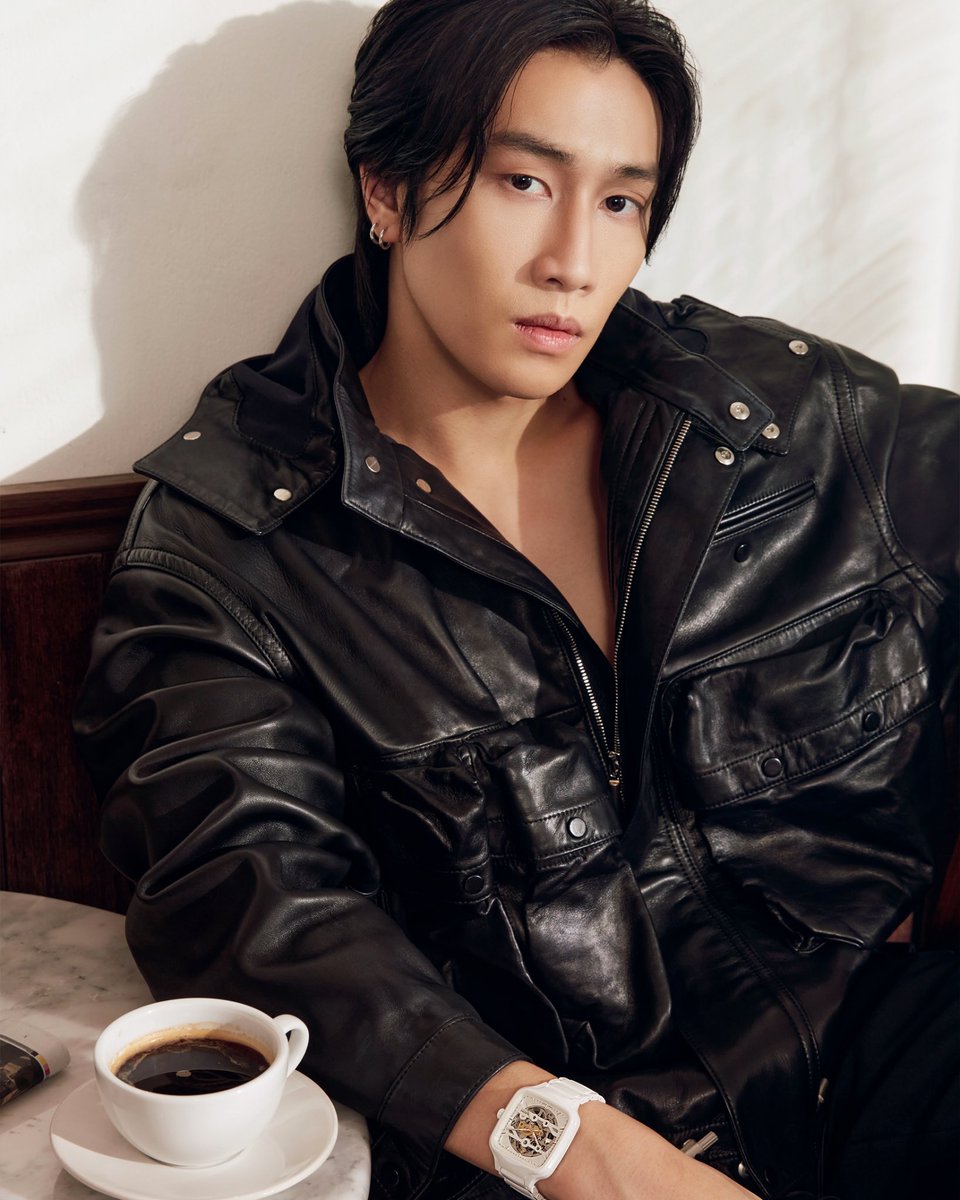 GQThailand's tweet photo. #GQHype คุยกับ #ไบเบิ้ลวิชญ์ภาส กับอาชีพนักแสดงที่เพิ่งเริ่มต้น และความสำเร็จของ #KinnPorscheTheSeries
.
@biblesumett สวมนาฬิกา #RADO
.
👉 อ่าน https://t.co/d5q5cHrMaU
.
#GQHypexBiblexRado 
.
#Biblesumett #Bible 
#RadoCaptainCook #RadoTrueSquare
#MasterOfMaterials 
#GQThailand https://t.co/Hyj1zcTm5I