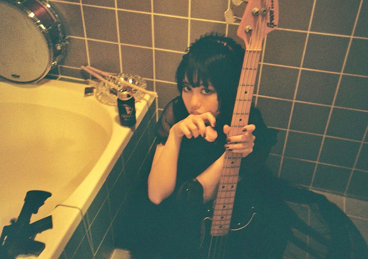 TheBeek_'s tweet photo. 【session解禁その2】The Beek×ADDICTION 赤花の我儘で実現したカッティングマシーンとデカ音ドラムマンの共演から目を離すな〜！！ https://t.co/P7MY3L6fqX
