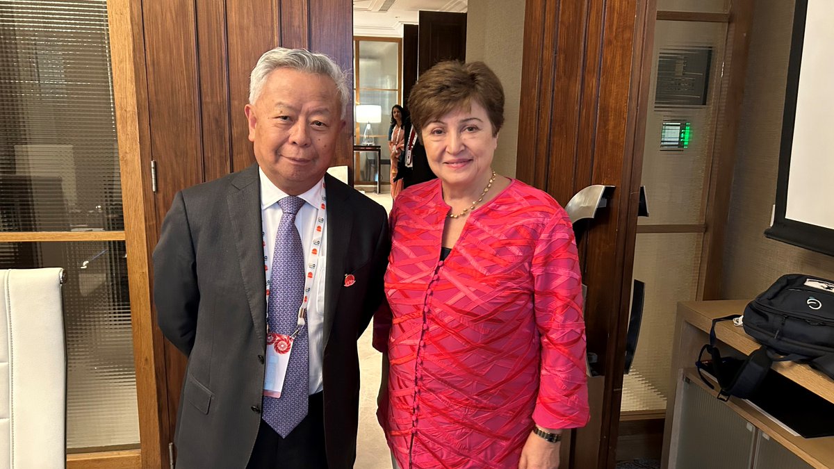 KGeorgieva's tweet photo. Caught up with @AIIB_Official President Jin Liqun at #G20India. Grateful for AIIB’s continued support for Sri Lanka and Pakistan. Look forward to partnering on ways to help countries with climate change mitigation and adaptation. https://t.co/CZiAKeut7d