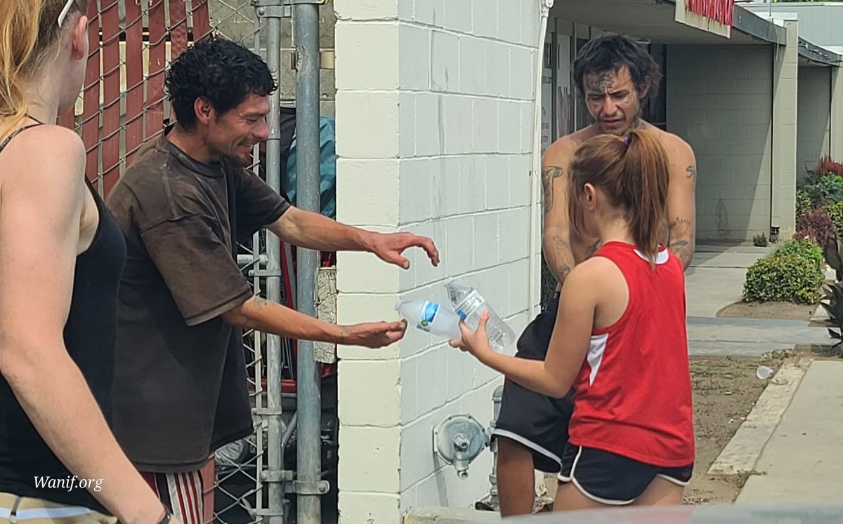 WeInvisible's tweet photo. Dominique was unhoused for years. She went to the #safecamp by #wani & stayed there til she trans to a shelter, got a job, reunified w/kids & now her own home. She came back out to volunteer w/ #projectH2o. Her kids asked to come & help. They are our future.🩵💙🫶🏾🙏🏽 Ty Dom🫂💜 https://t.co/3btB7Cjk3T