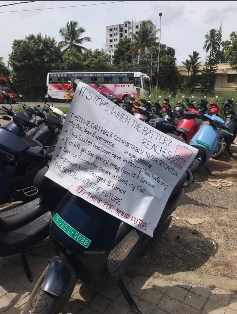 OlaElectrick's tweet image. This is not the OLA future factory it is the service center with the lots of defective scooters... 😑

Customers started protests in front of the service center with banners.

#OLAElectricComplaints #ElectricVehicles #India