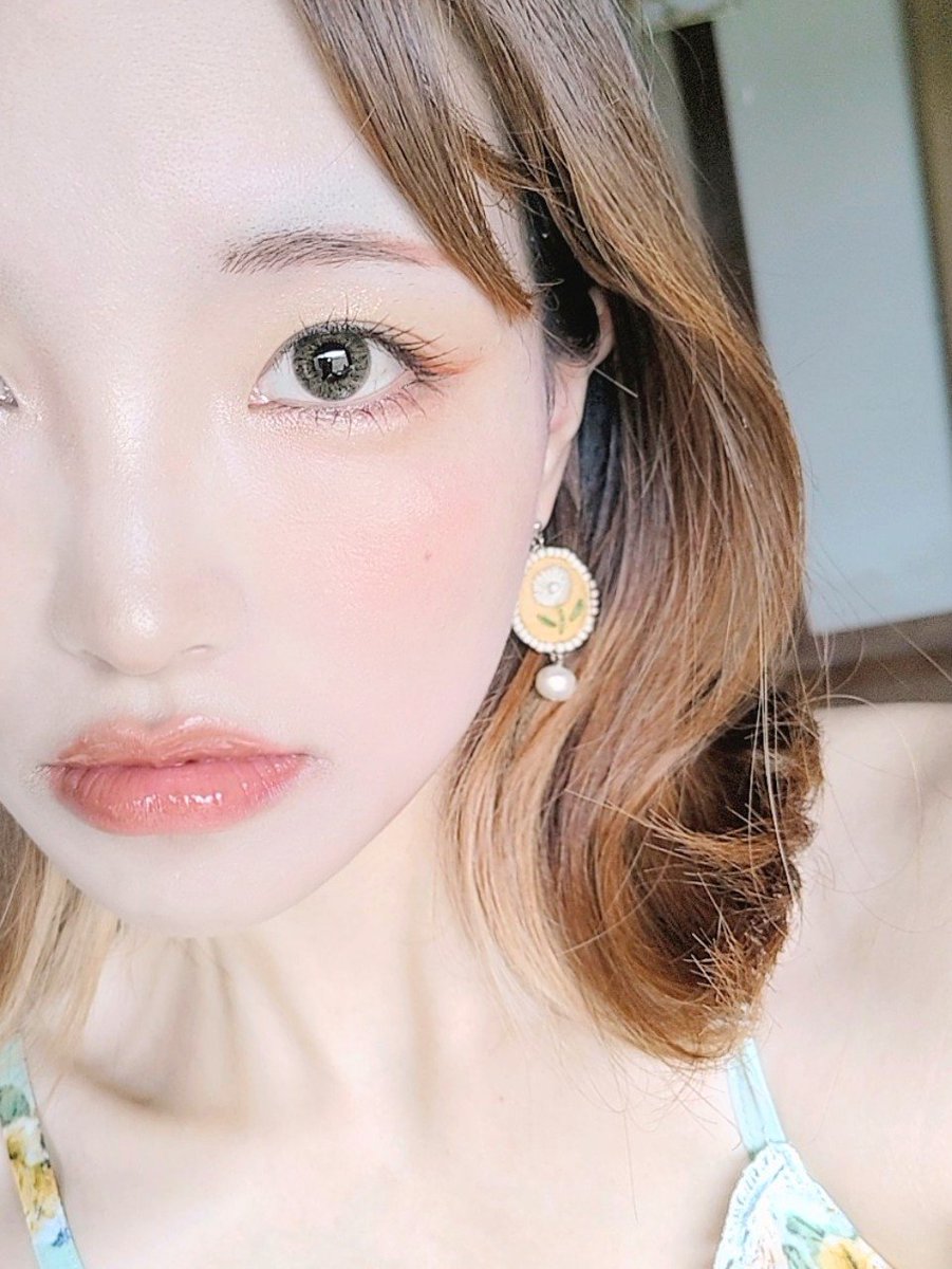 yoshikasuzu's tweet photo. ビタミンメイクとやらをやってみたよ
手持ちのビタミンカラーのコスメかき集めた〜
好きな色だから楽しかったなぁ
カラコンはピエナージュミミジェムのプラチナ
めちゃ盛れる🥺

#今日のメイク https://t.co/itnZAyxJMg