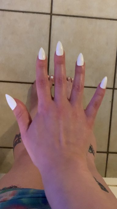 All matchy match, white mani pedi 💁🏻&zwj;♀️ https://t.co/KBrqAkX3HE<a href="/tag/newprofilepic"class="tags"><span>#newprofilepic</span></a>
