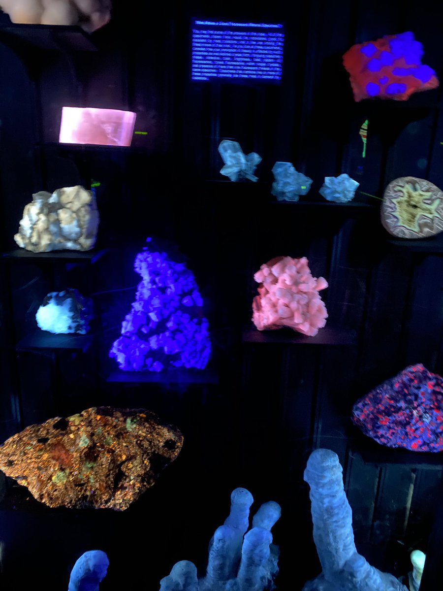 #sciencesunday equals fluorescence!! When molecules excited by ultraviolet light emit photons and we see pretty colors. Science is so cool!

#fluorescence #Science #scicomm #minerals #Geology #luxuryscience