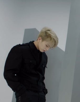 BeastCrypto_678's tweet photo. LOOK AT HIMMMM 

#ASAHI #아사히 #TREASURE #트레저 https://t.co/7biVNw0TPs