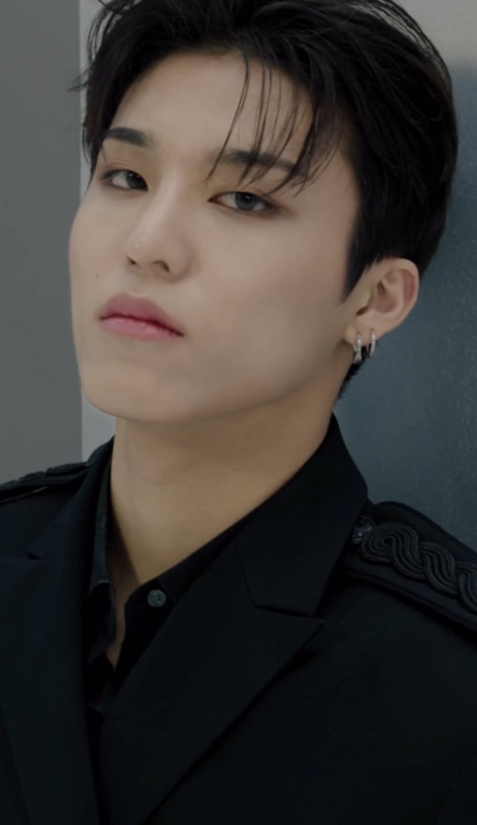 hjwpics's tweet photo. OMGGG SO HANDSOME!! https://t.co/KmuxURdsoi