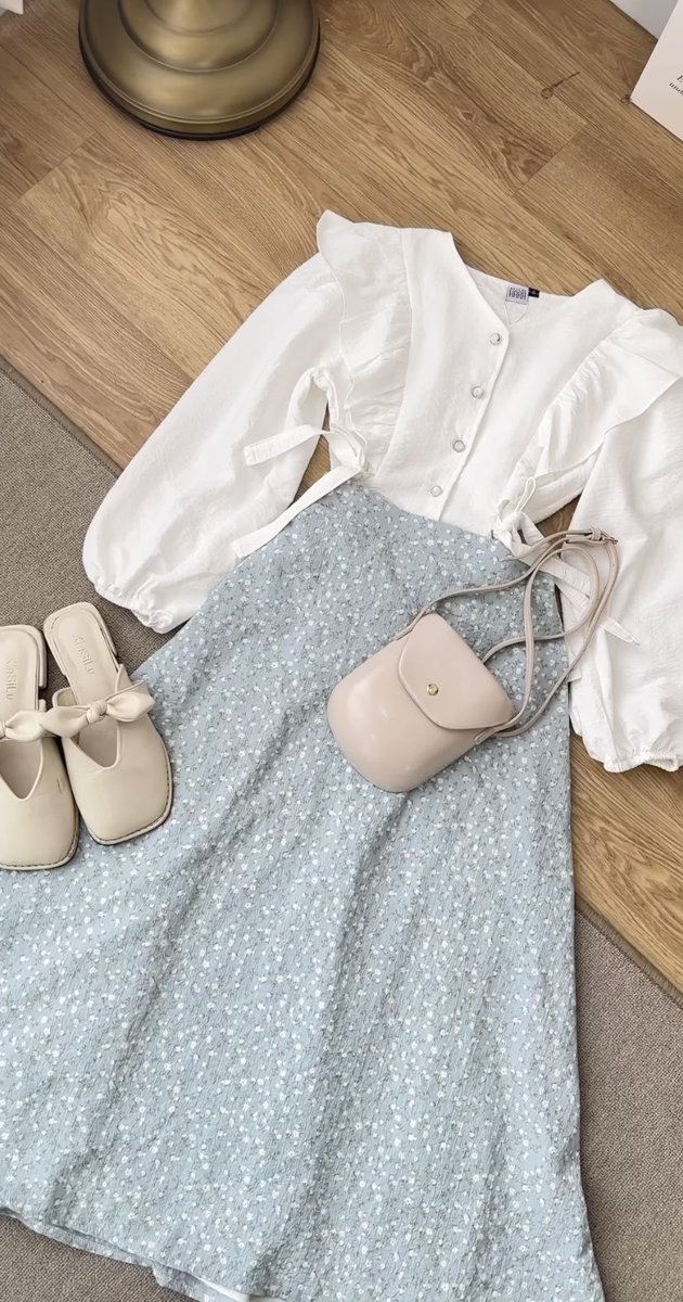 Found a cute and soft-girl aesthetic outfit shop, and I'm in love with  literally everything<3