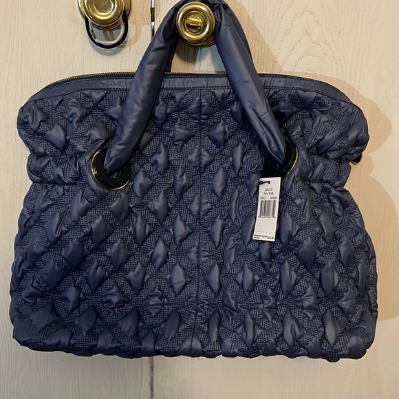 budz_2's tweet photo. So good I had to share! Check out all the items I'm loving on @Poshmarkapp from @decke4246 #poshmark #fashion #style #shopmycloset #maxxnewyork: https://t.co/eC2fySwxqu https://t.co/4BJPT69Ot3