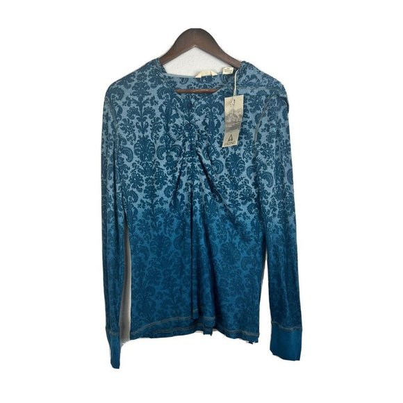catnbug70's tweet photo. So good I had to share! Check out all the items I'm loving on @Poshmarkapp #poshmark #fashion #style #shopmycloset #ascend #americaneagleoutfitters: https://t.co/tptMKZrTSM https://t.co/PfMD5PGoPT