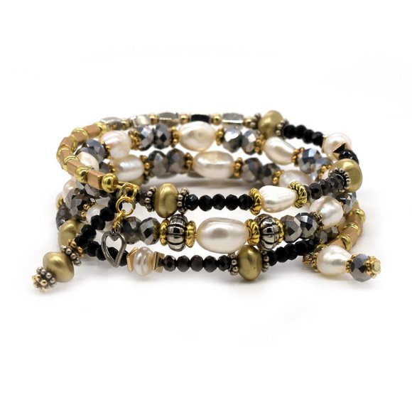 BelowBlink's tweet photo. So good I had to share! Check out all the items I'm loving on @Poshmarkapp from @mybeademporium #poshmark #fashion #style #shopmycloset #mybeademporium: https://t.co/AqK3VB6VoU https://t.co/0gd4nYR2w7